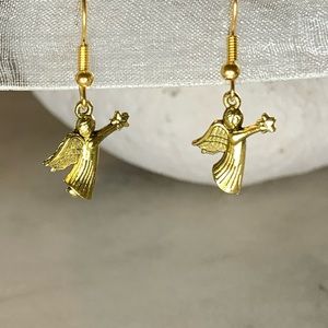 Praising Angel with Star Earrings- Seaglass and Coral